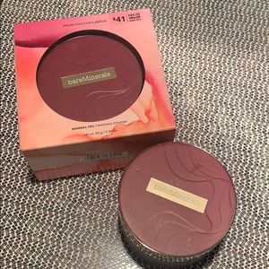 2 Deluxe Collector’s Edition Mineral Veil Powders